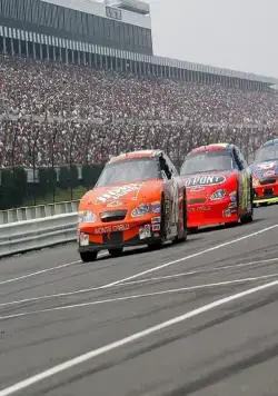 Кадр из Наскар 3D (2004) Кадр 1 из фильма Наскар 3D / NASCAR 3D: The IMAX Experience (2004)