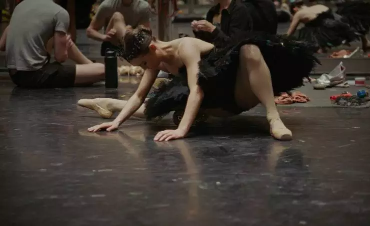 Кадр из TheatreHD: Лебединая песня (2023) Кадр 3 из фильма TheatreHD: Лебединая песня / Swan Song (2023)