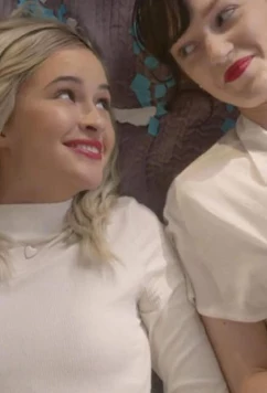 Постер: Лучшие друзья навсегда / Best Friends Forever (2021)